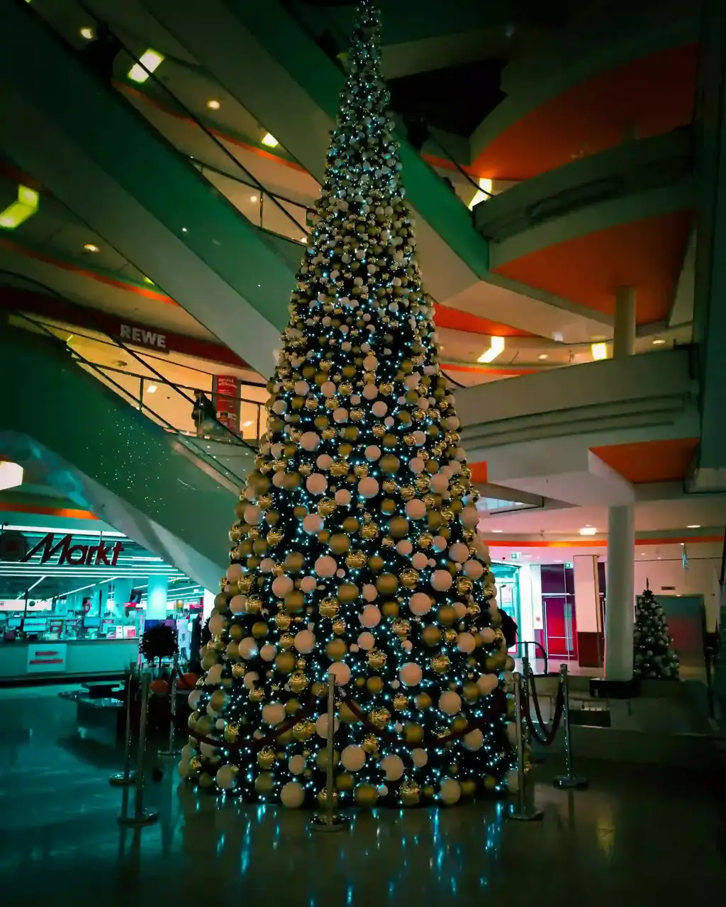 Commercial Christmas Installation